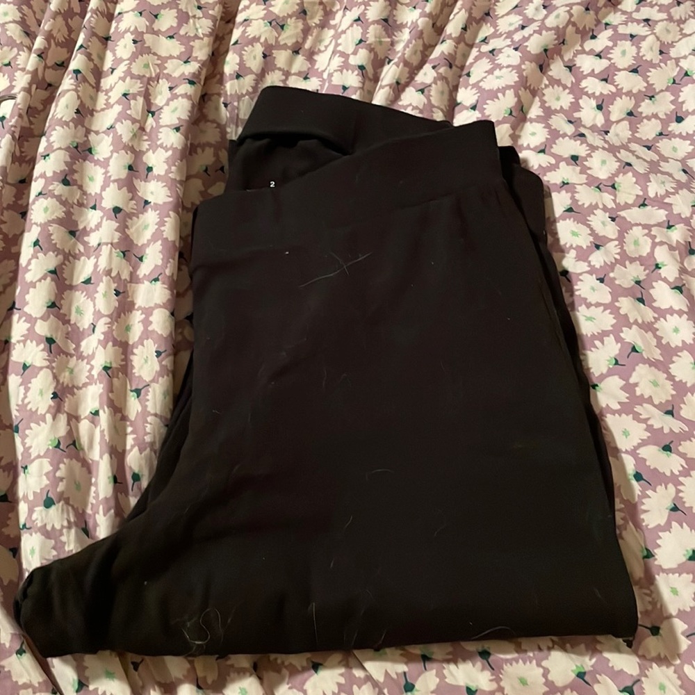 Capri leggings.